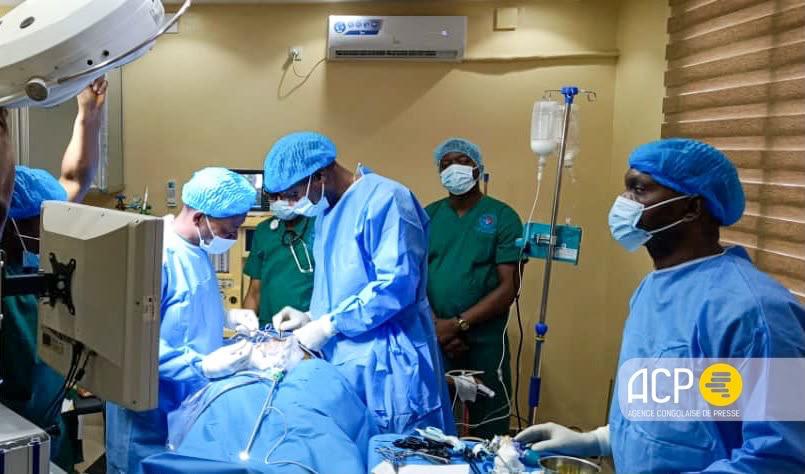 RDC : Quarante-deux (42) patients ont été enregistrés et programmés pour être opérés dans le cadre de la campagne de consultations gratuites et de chirurgies à moindre coût, organisée dans une clinique spécialisée à Ngaliema, une commune située dans l’ouest de Kinshasa, capitale de la République démocratique du Congo, a appris samedi l’ACP des organisateurs.