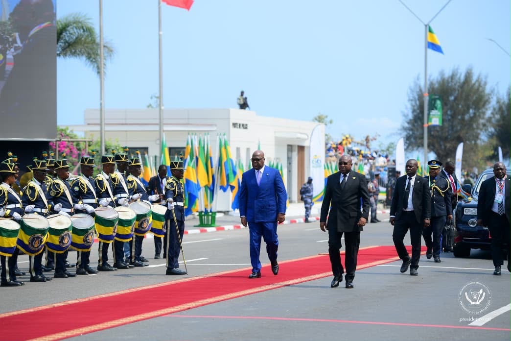À l’occasion des festivités marquant le 66ᵉ anniversaire de l’Indépendance du Gabon, le Président Félix-Antoine Tshisekedi a assisté ce lundi à Libreville au défilé militaire organisé sur l’esplanade de la Concorde, en tant qu’invité d’honneur du Président Brice-Clotaire Oligui Nguema.